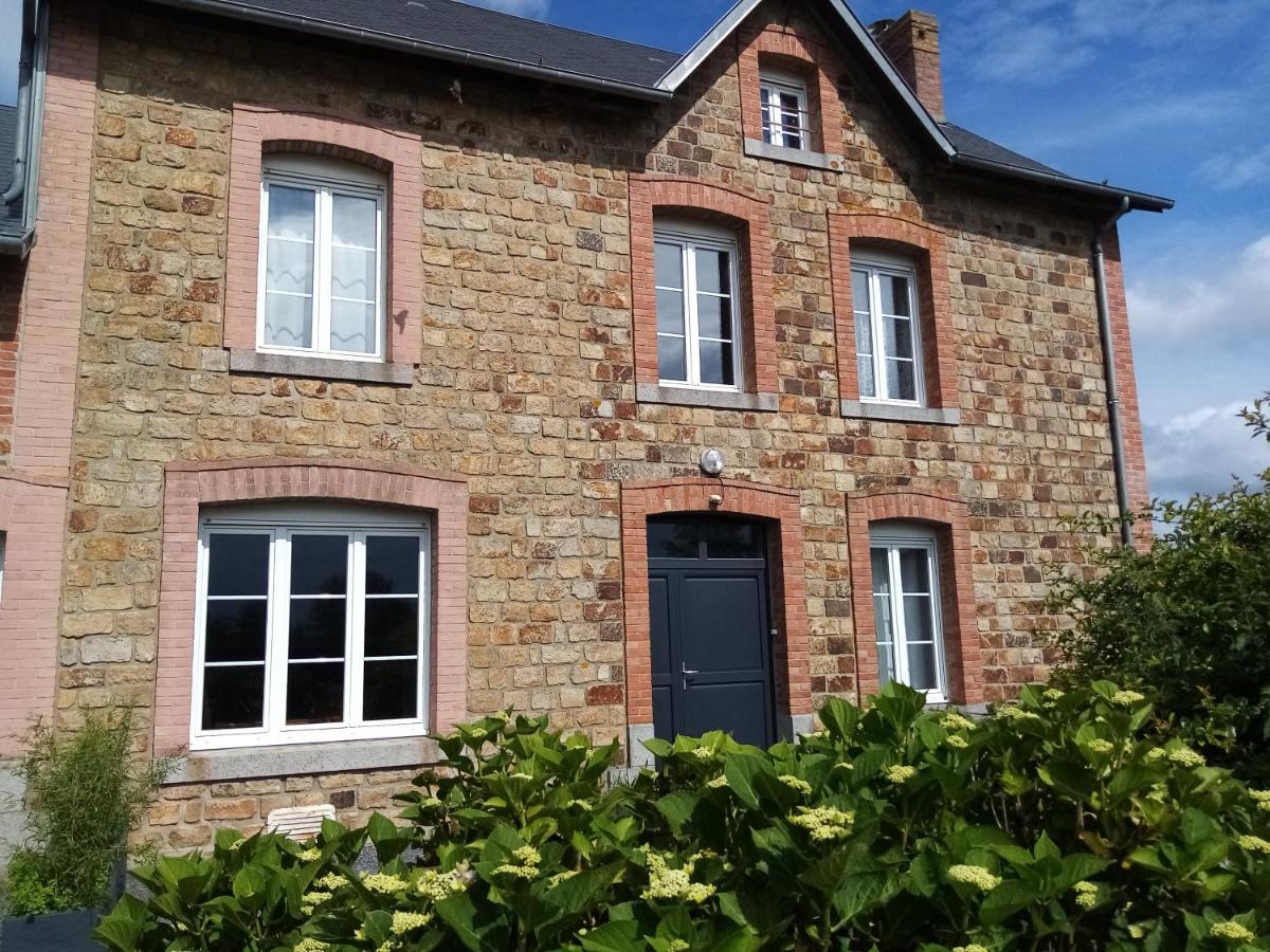 Maison De Charme Baie Du Mont Saint Michel Montviron Exterior foto